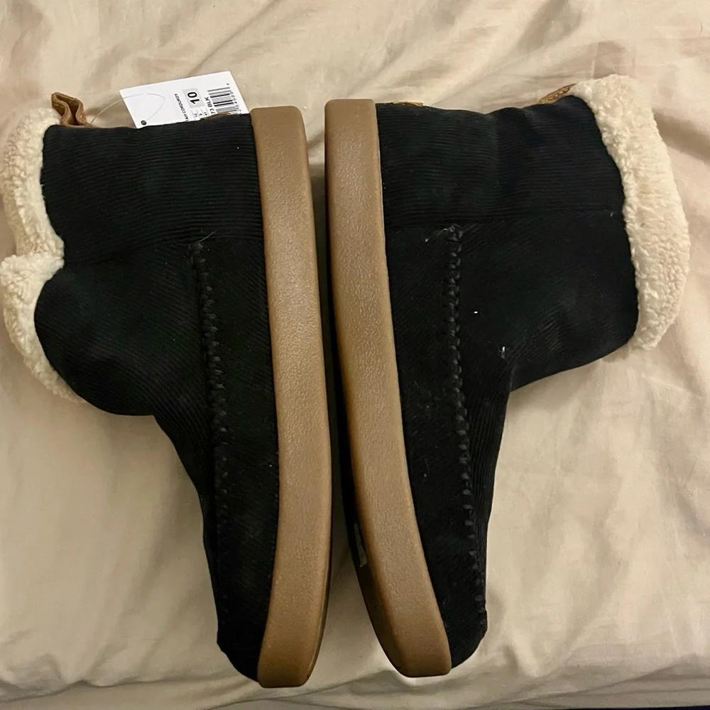 Sanuk | Women’s Black Cream Nice Bootah Corduroy Ankle Boots
